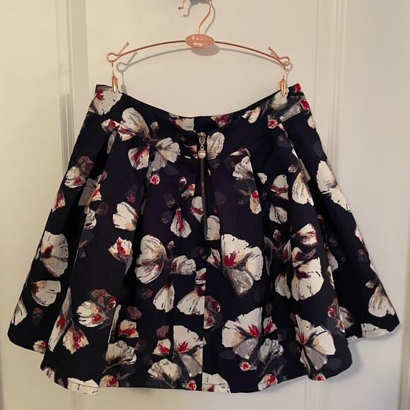 skirt - Picture 2 of 2